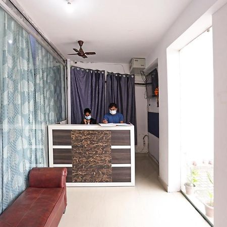 Aero Home Stay- Bed & Breakfast New Delhi Bagian luar foto