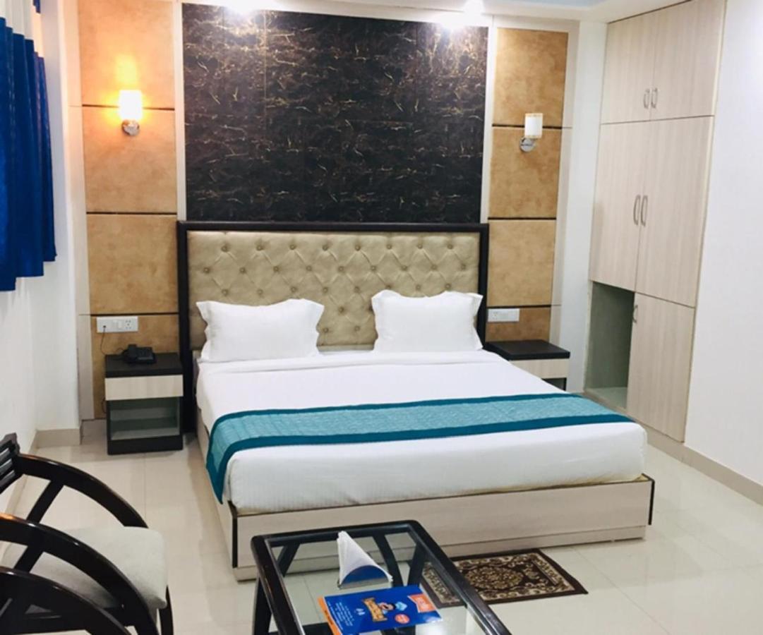 Aero Home Stay- Bed & Breakfast New Delhi Bagian luar foto