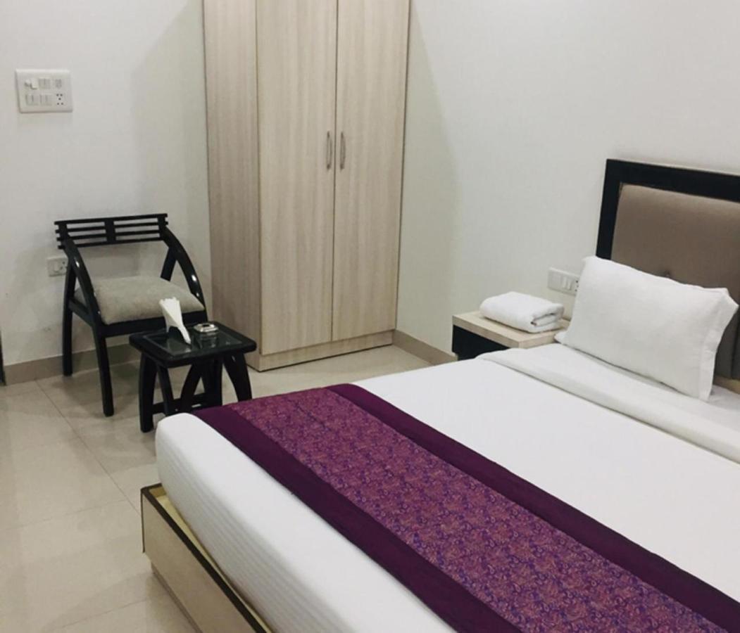 Aero Home Stay- Bed & Breakfast New Delhi Bagian luar foto