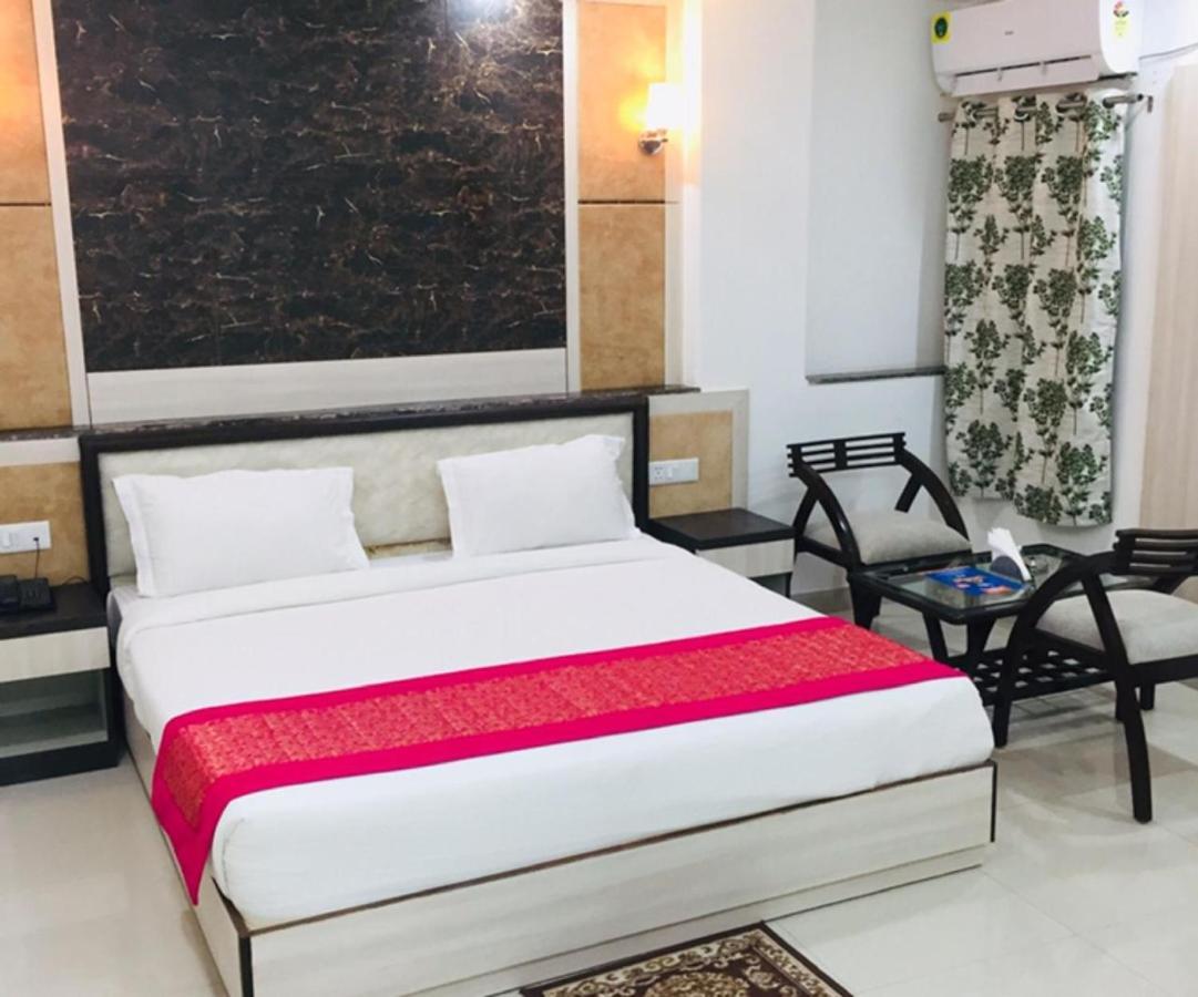 Aero Home Stay- Bed & Breakfast New Delhi Bagian luar foto