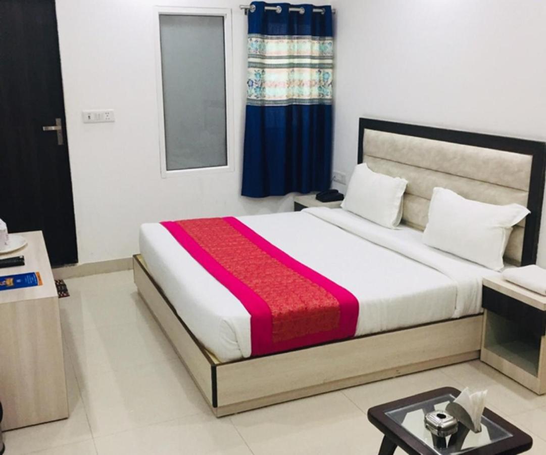 Aero Home Stay- Bed & Breakfast New Delhi Bagian luar foto