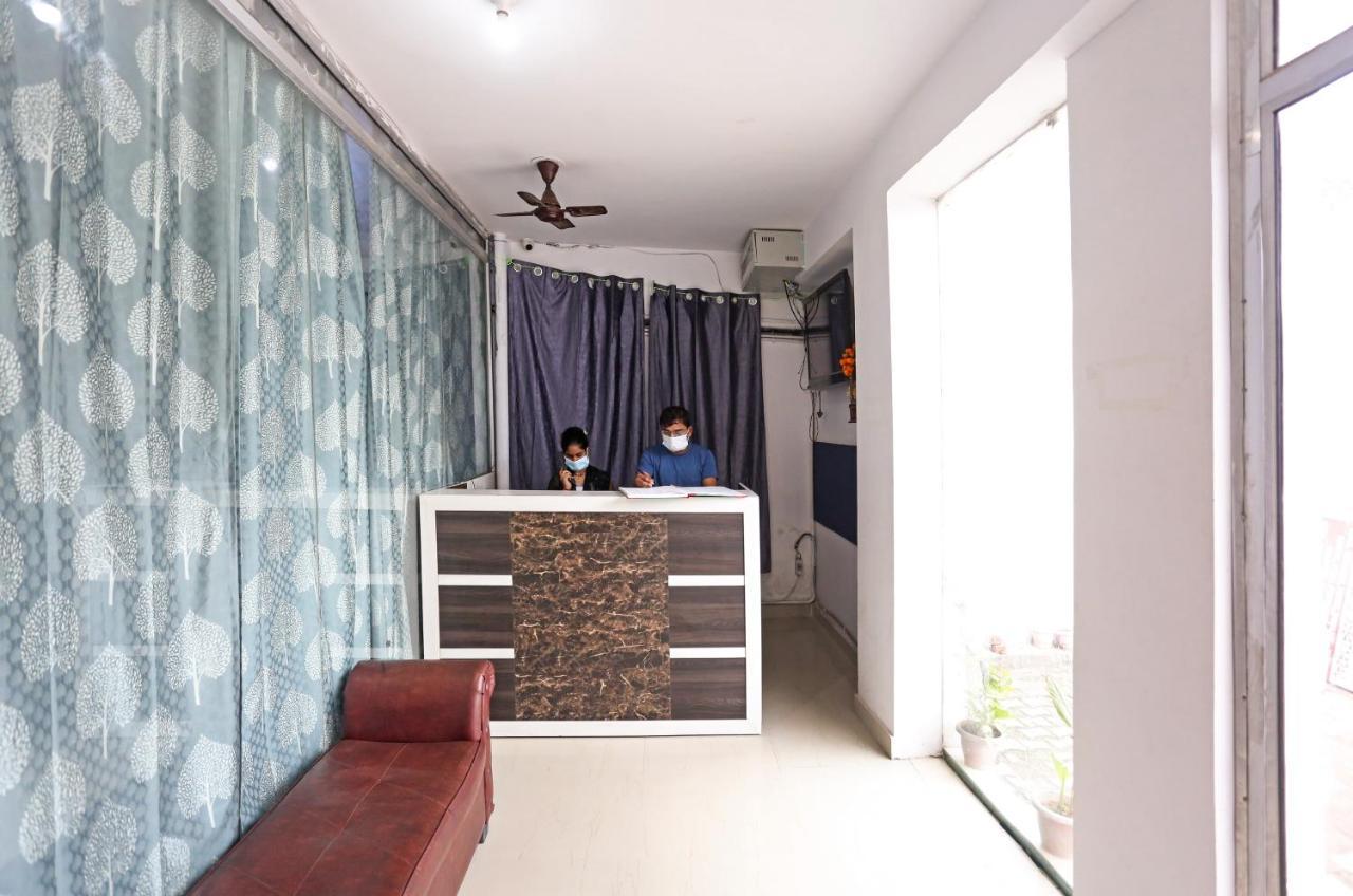 Aero Home Stay- Bed & Breakfast New Delhi Bagian luar foto