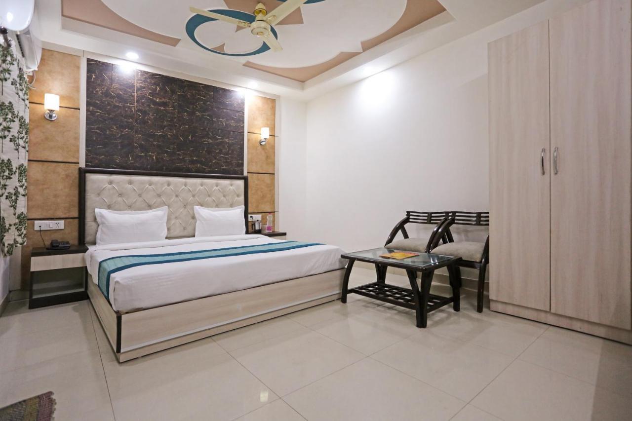 Aero Home Stay- Bed & Breakfast New Delhi Bagian luar foto