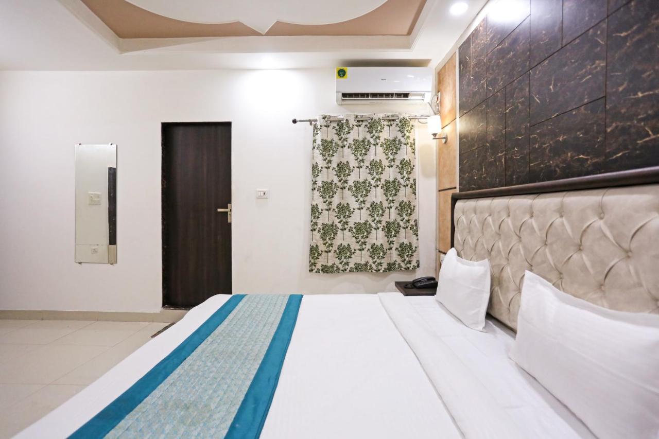 Aero Home Stay- Bed & Breakfast New Delhi Bagian luar foto