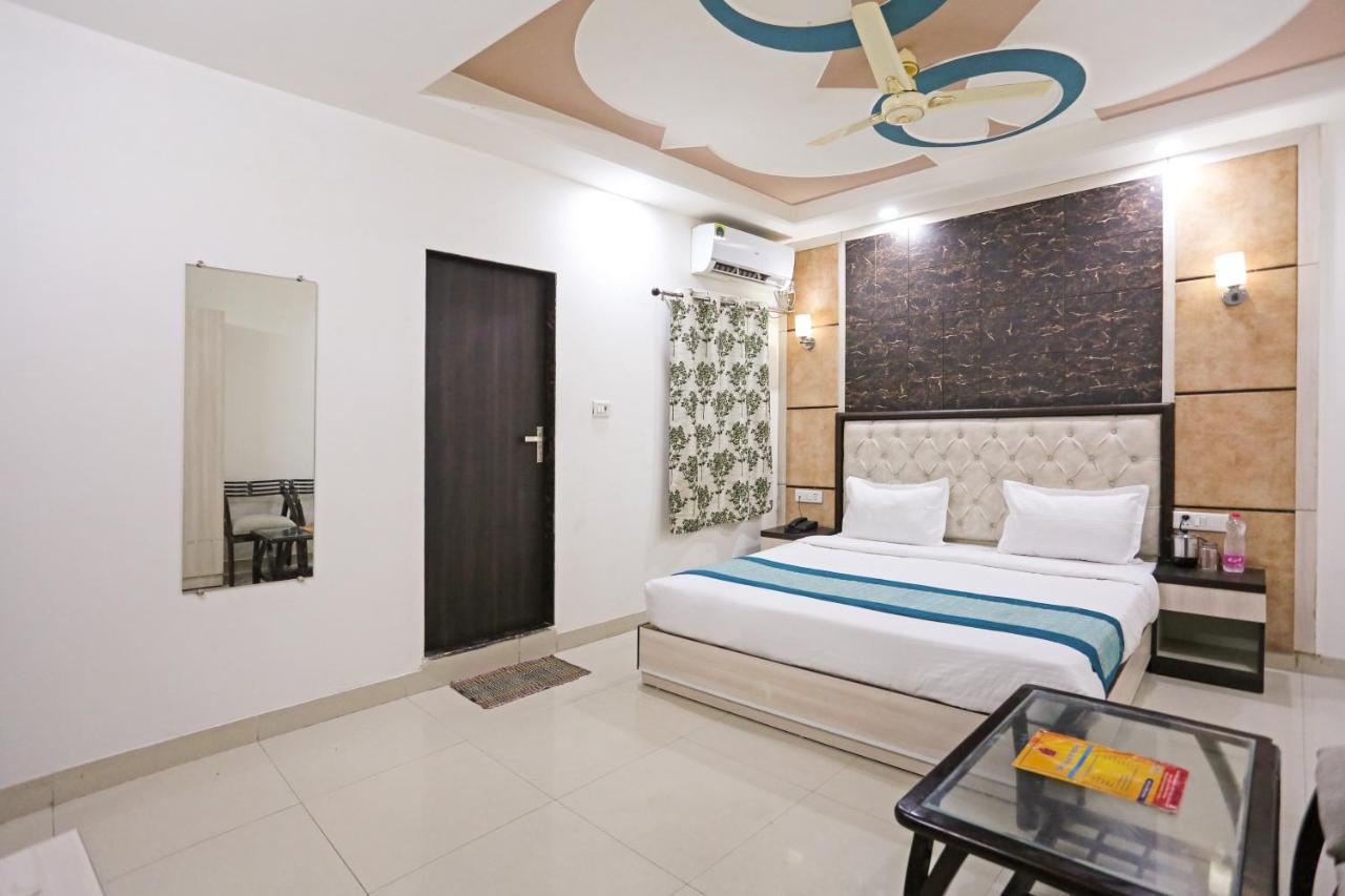 Aero Home Stay- Bed & Breakfast New Delhi Bagian luar foto