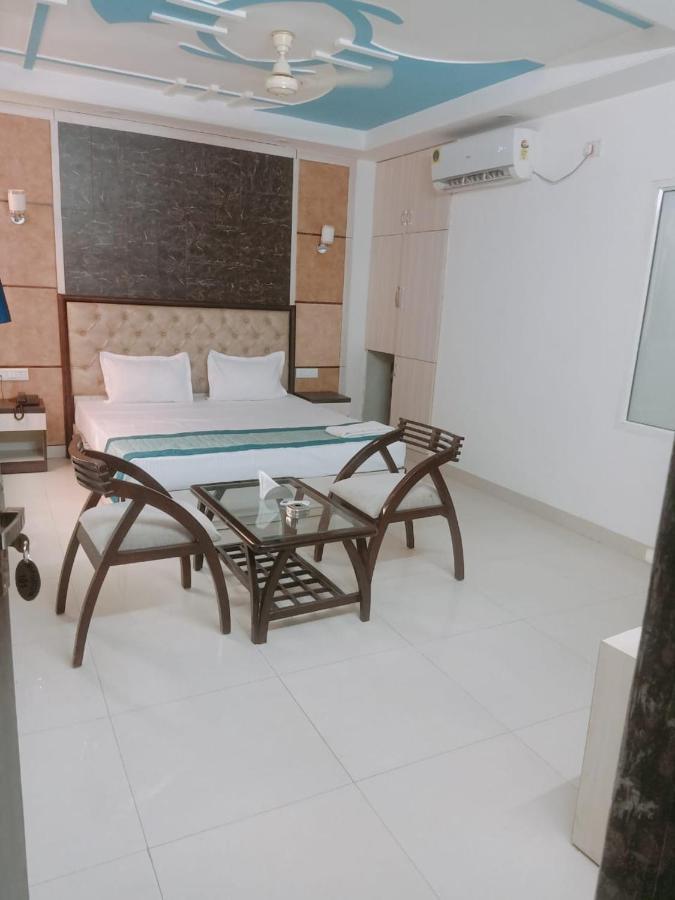 Aero Home Stay- Bed & Breakfast New Delhi Bagian luar foto